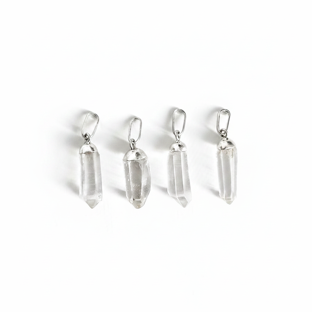 Colgante de punta de cuarzo cristal en bruto con engaste de plata de ley, pieza única artesanal TheMagec