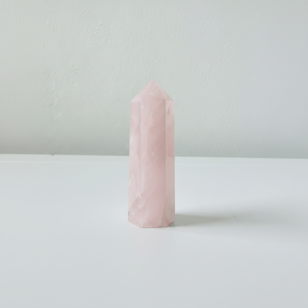 Punta de Cuarzo Rosa - fondo blanco 1:1